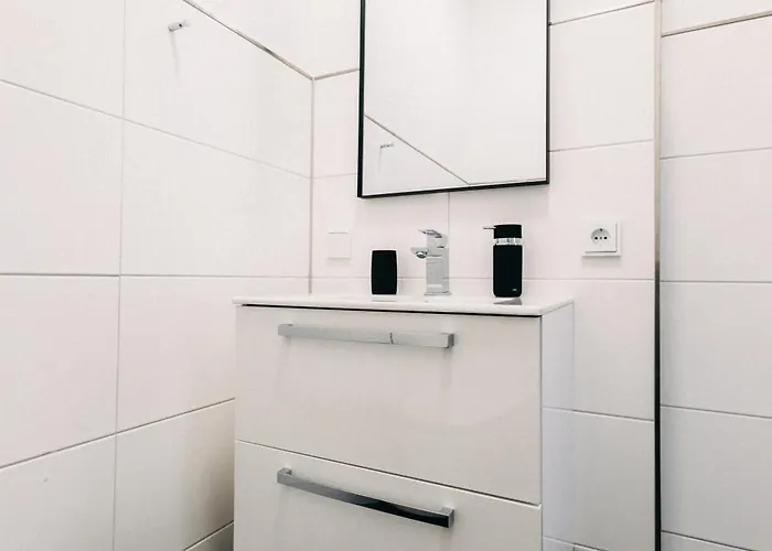 Apartmanhotel Bhh Living - Zentrale Lage, Ruhige Naechte, Perfekter Komfort