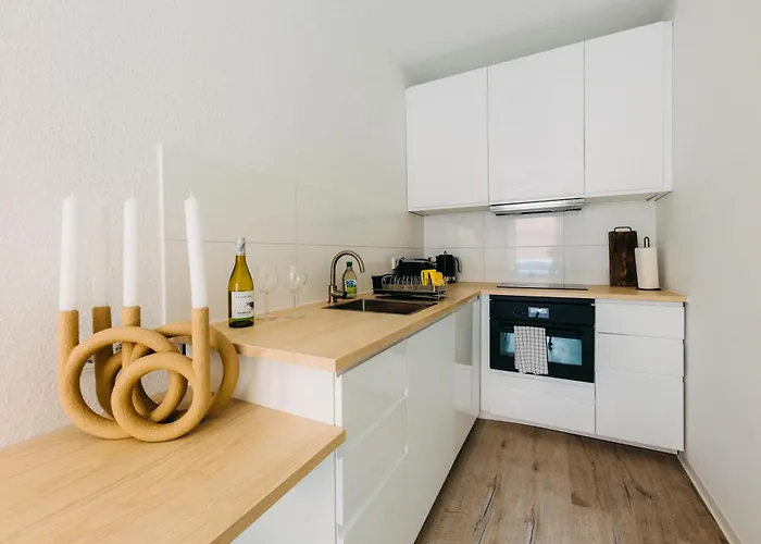 Bhh Living - Zentrale Lage, Ruhige Naechte, Perfekter Komfort Apartmanhotel