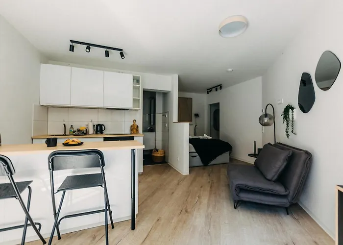 Bhh Living - Zentrale Lage, Ruhige Naechte, Perfekter Komfort 3*